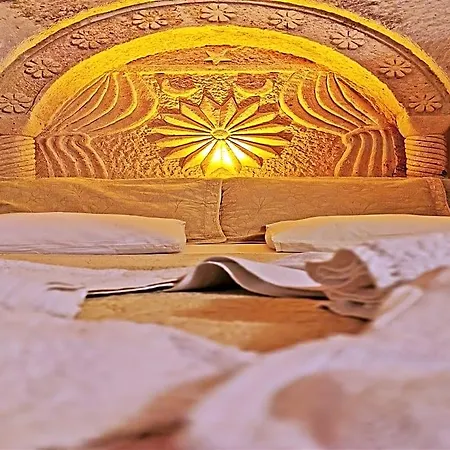 מלון Falcon Cave גורמה